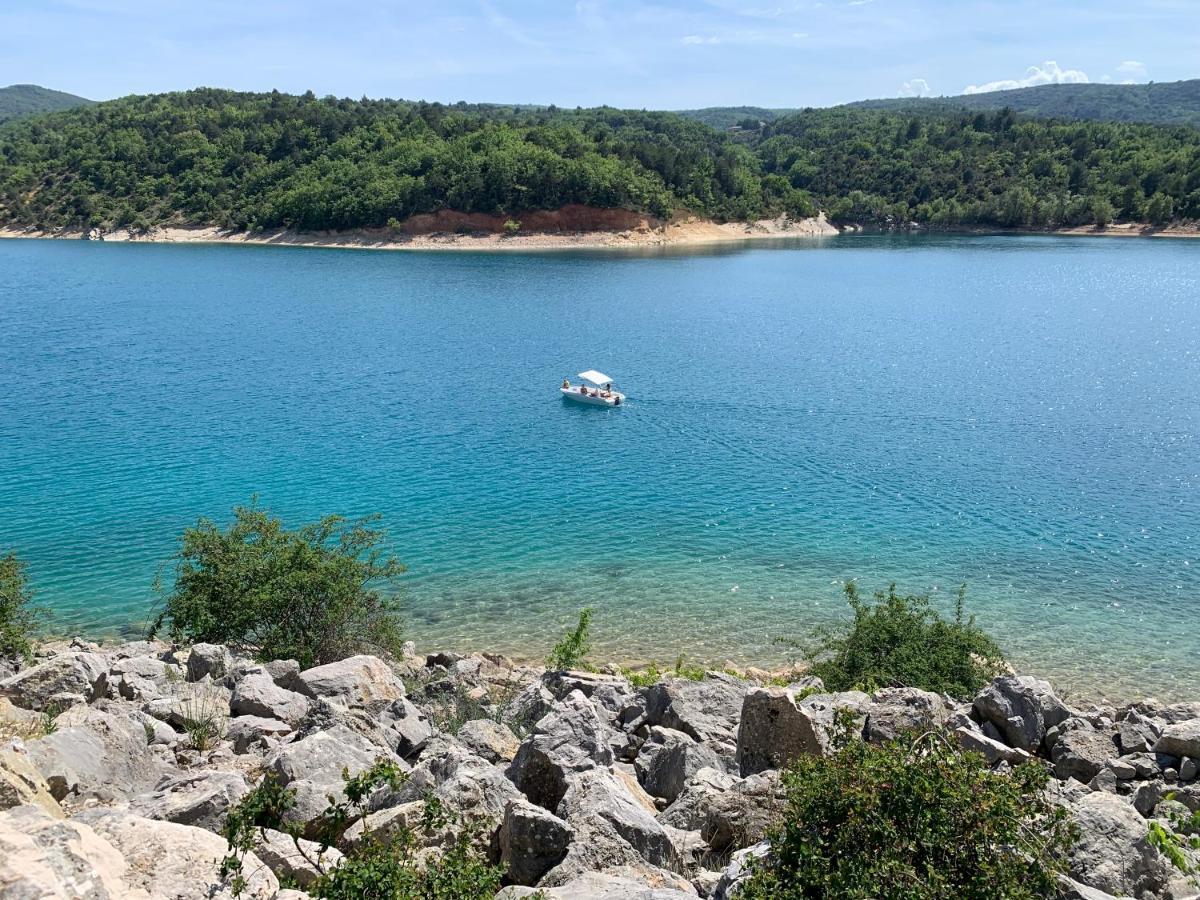 Les Gorges Et Lacs Du Verdon: Flexible Maison Regusse